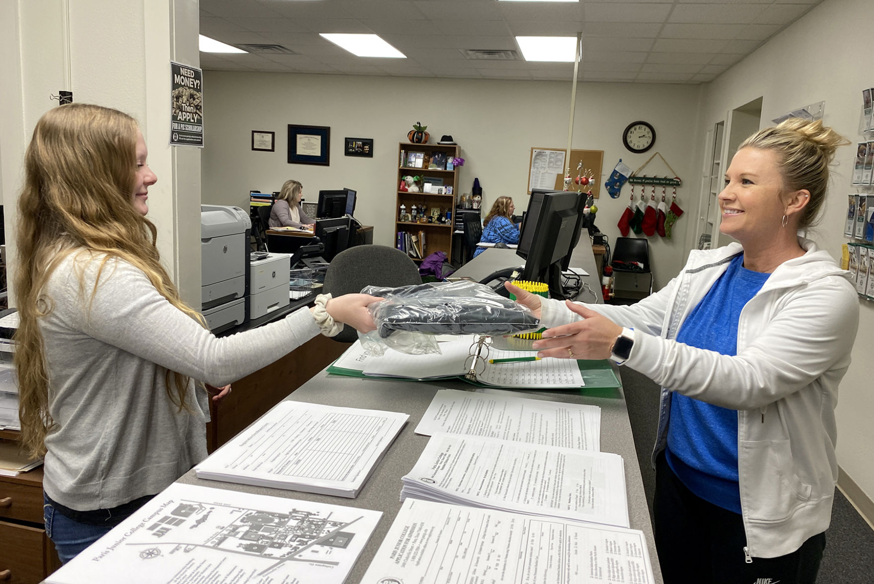 Paris Junior College students prepare for graduation